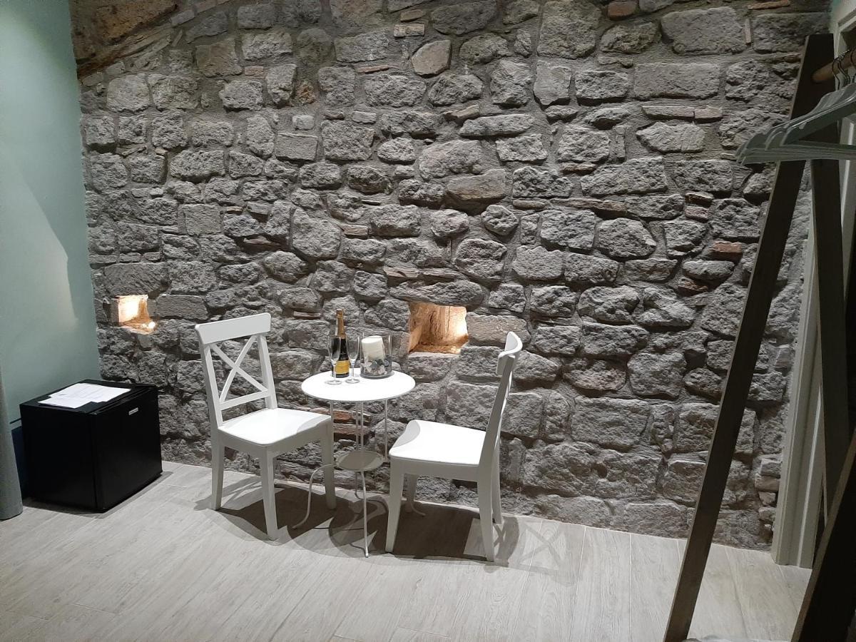 Hotel AL22 di piazza del Gesù Viterbo Esterno foto