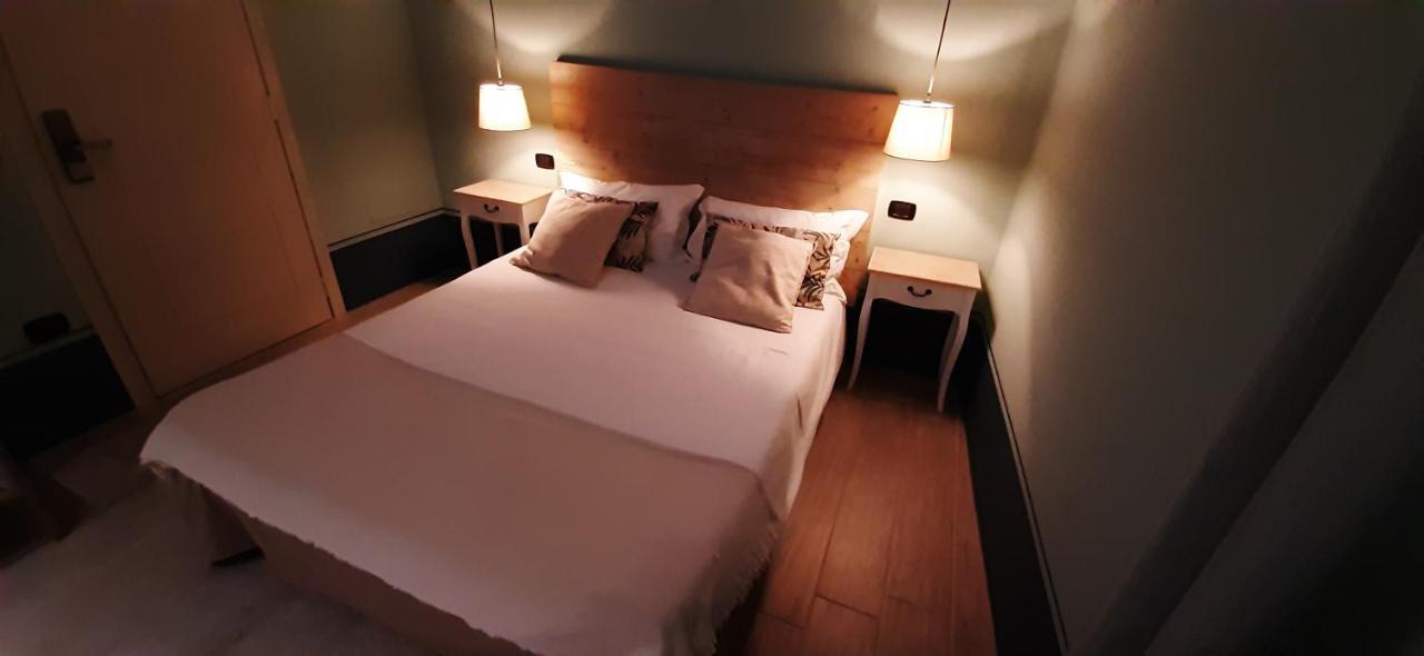 Hotel AL22 di piazza del Gesù Viterbo Esterno foto
