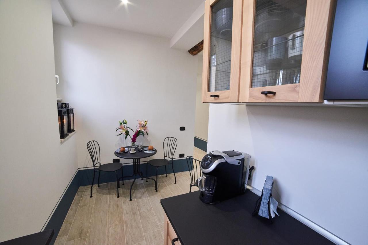 Hotel AL22 di piazza del Gesù Viterbo Esterno foto